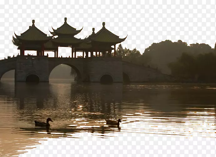 夕阳里的五亭桥剪影