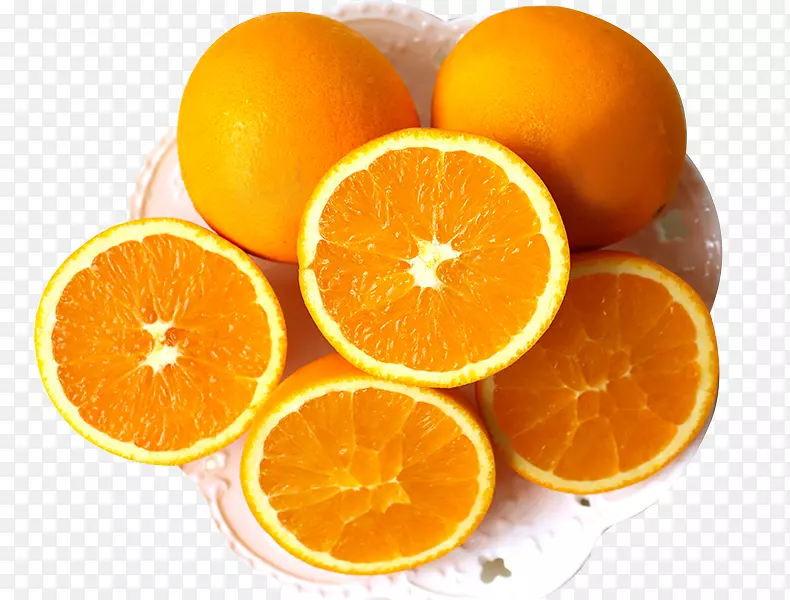 盘装切开的橙子