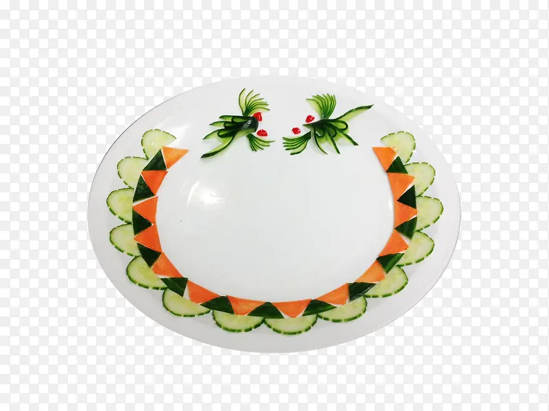 圆形白盘子里的黄瓜片花式摆盘