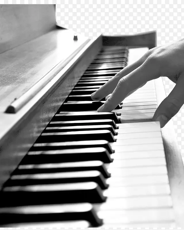弹钢琴的手黑白照片免抠图