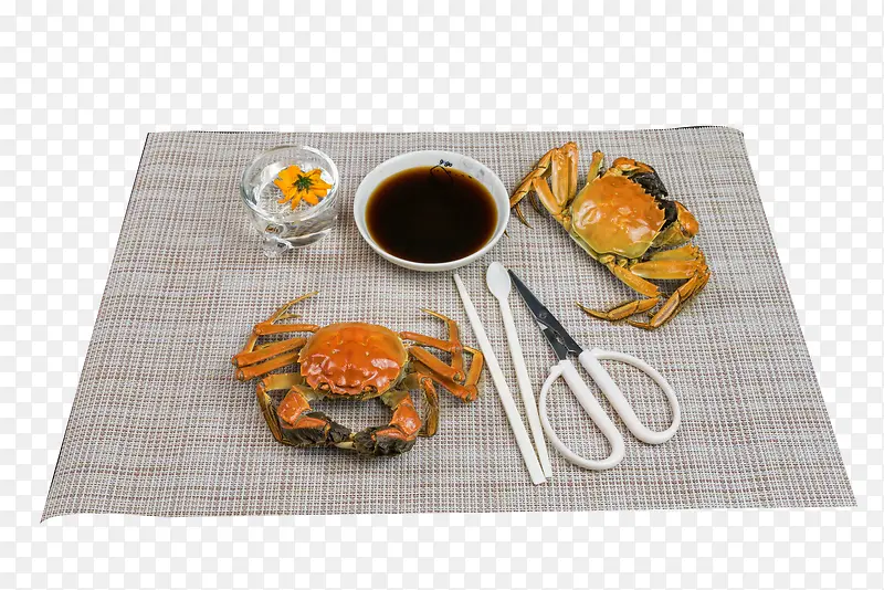 餐布上的吃螃蟹工具