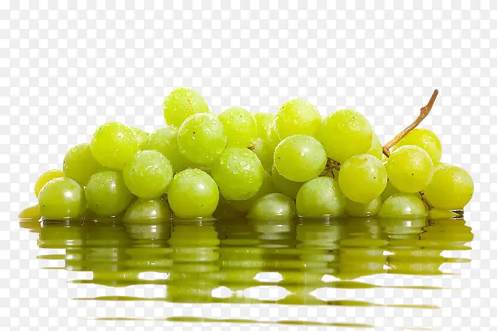 水中的绿色葡萄