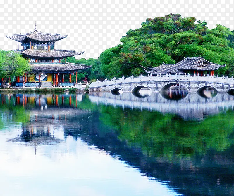 树木茂盛湖水清澈风景如画