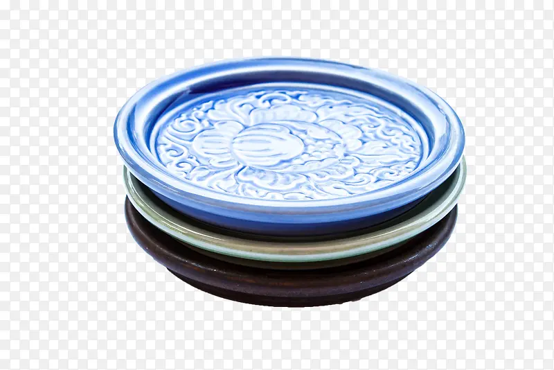 堆叠蓝色青花瓷餐盘