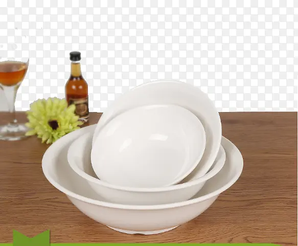 桌子上的花和圆形汤碗