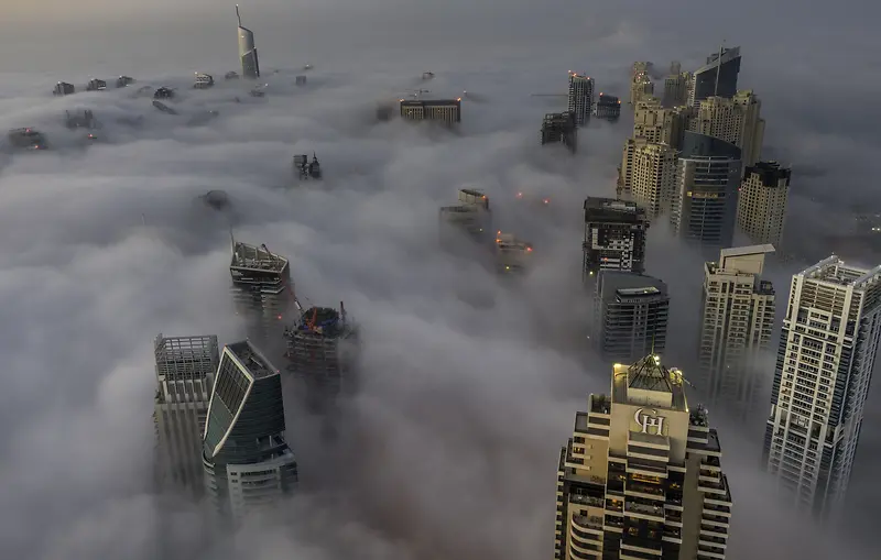 高耸入云的大都市