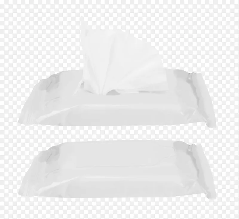 两包白色的湿纸巾实物