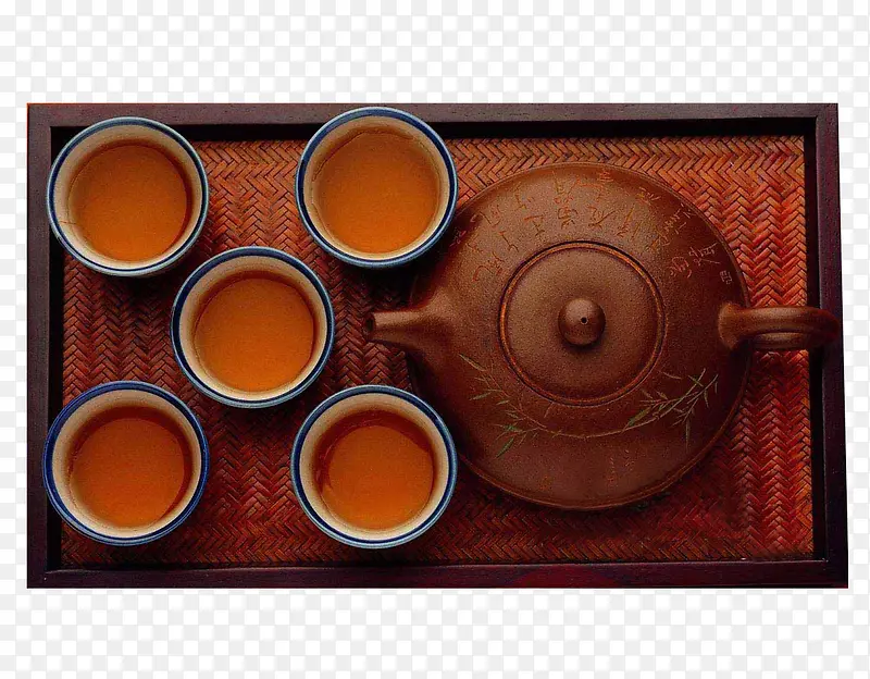 方形托盘中的日本茶具和日本茶