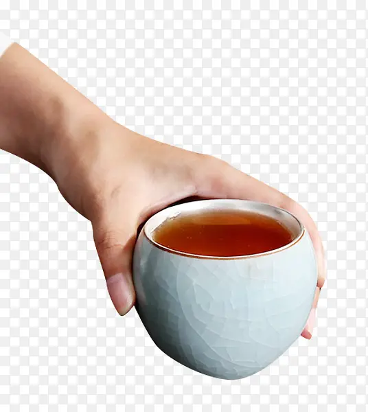 手拿银质茶杯