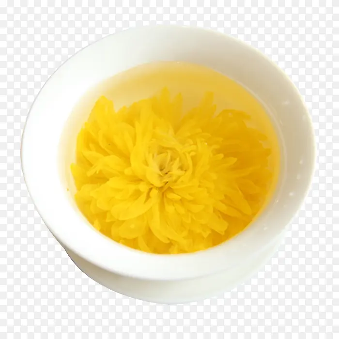 白色陶瓷茶杯中泡开的成色金黄的