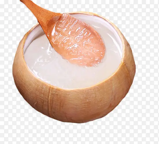勺子舀起椰子壳里的椰子冻
