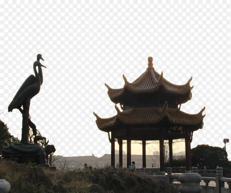黄鹤楼前的仙鹤雕像和小亭子