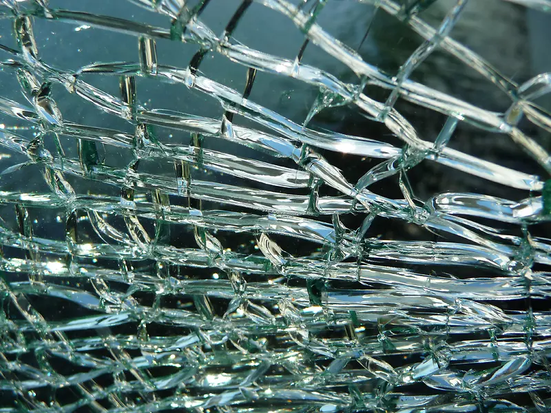 支离破碎的玻璃表面