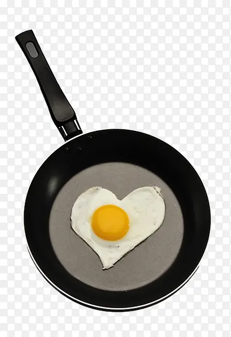 平底锅和心形的煎蛋