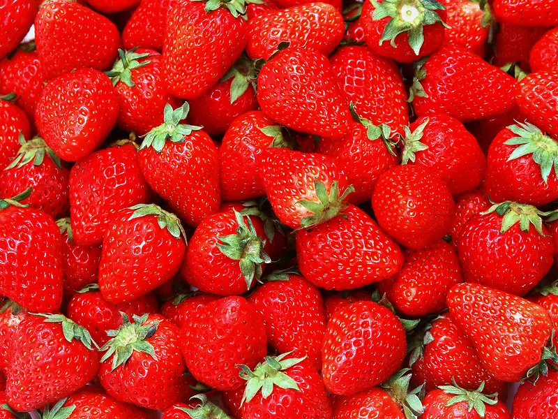 鲜美多汁的草莓水果