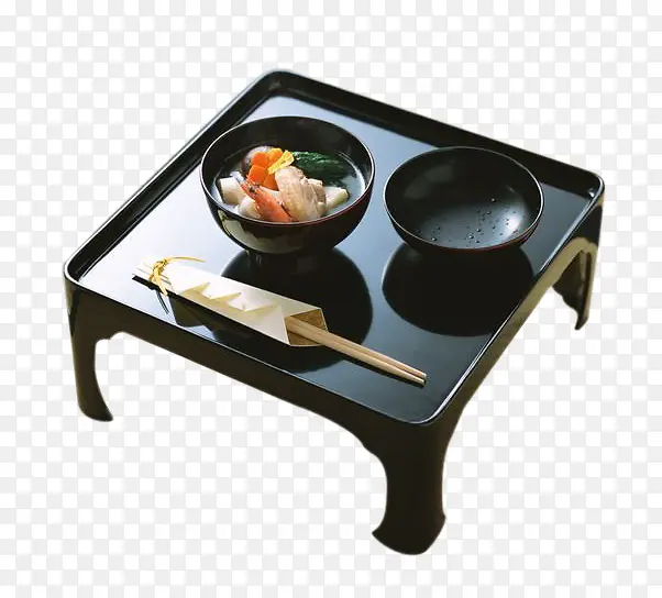 黑色小茶几上的黑色碗和筷子