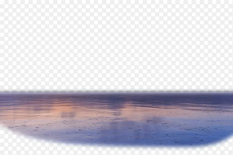 夕阳下幽蓝平静湖面