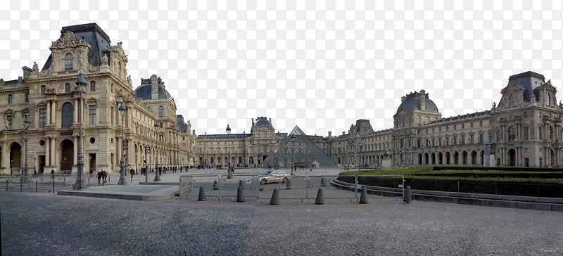 空旷的罗浮宫广场