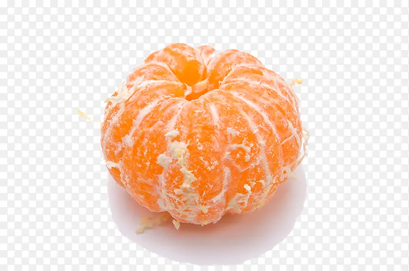 新鲜剥得很干净的橘子