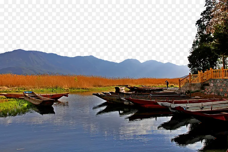 云南泸沽湖停靠的小船