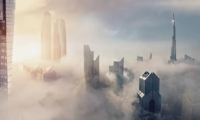 城市云雾缭绕图片
