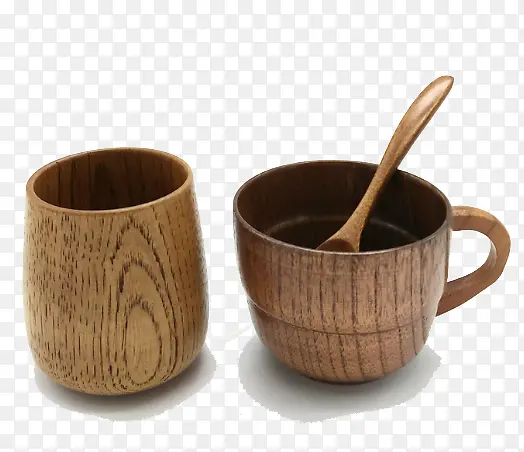两个木头制作的杯子
