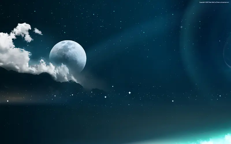 天空中的云层跟月亮