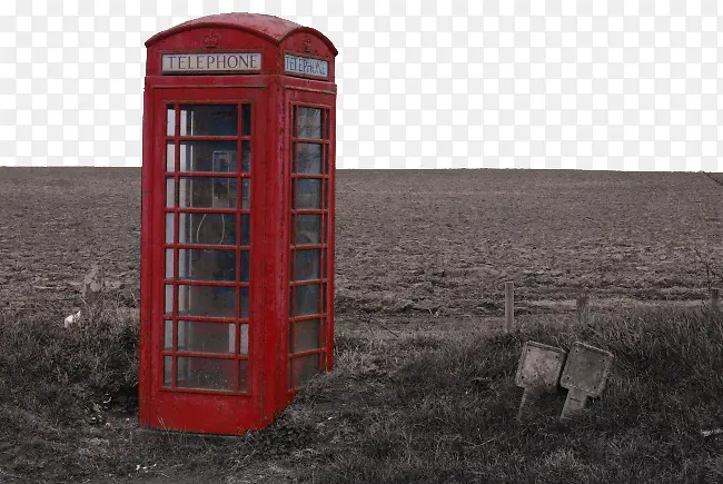 草原上的红色电话亭