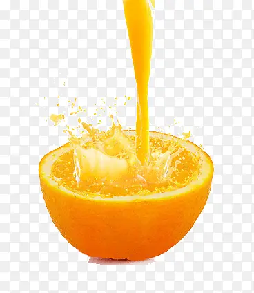 橙汁往半个橙子里面倒