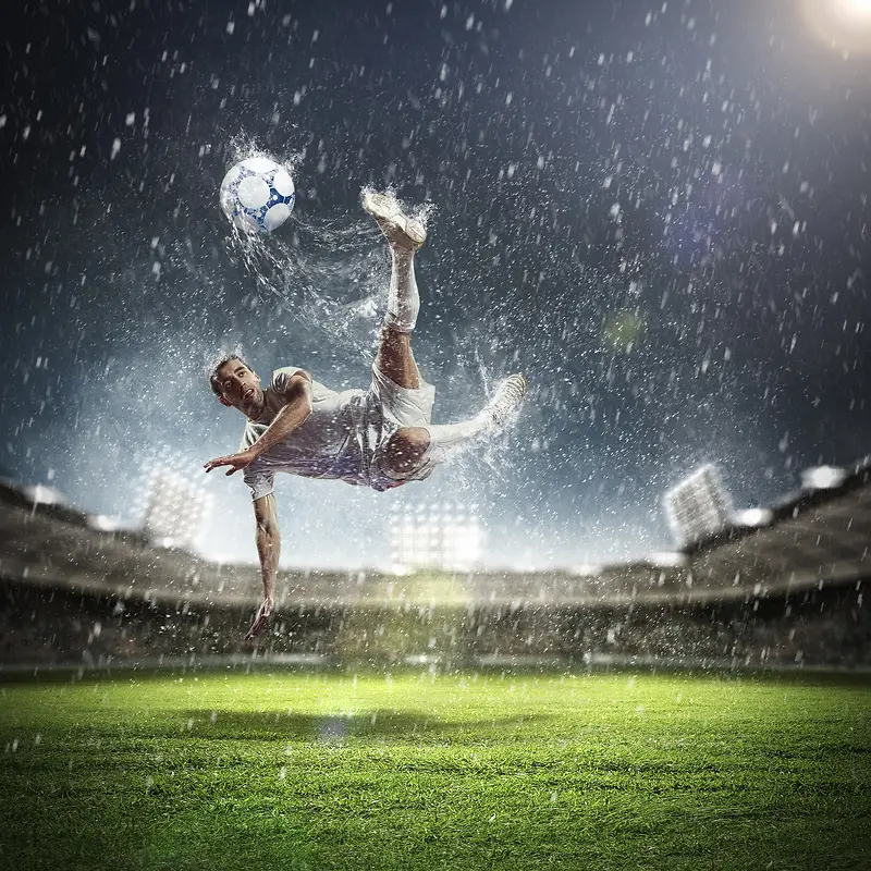 足球运动员下雨足球场高清背景图片
