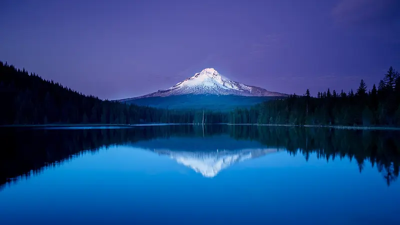碧蓝的湖水白头山海报背景