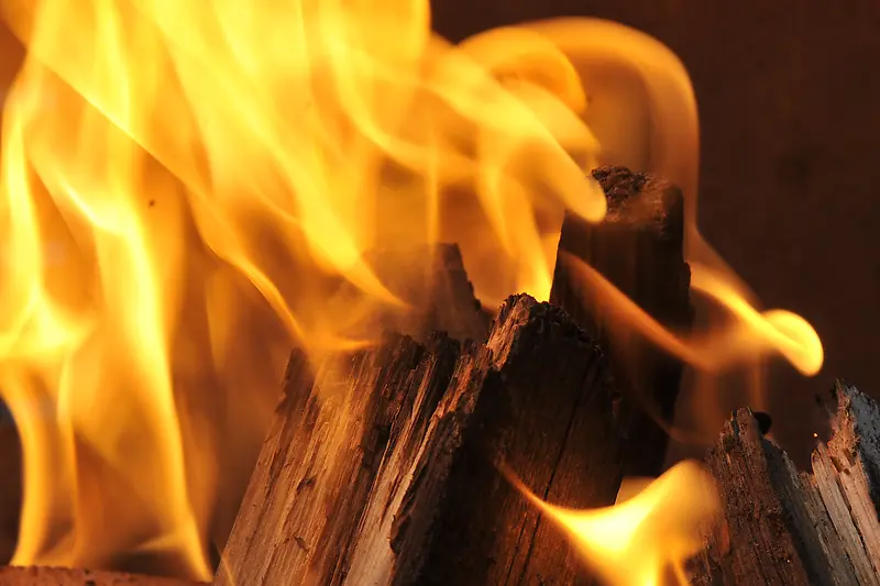 木材燃烧的火焰