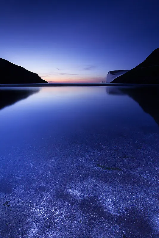 蓝色湖边日出高清背景素材图片