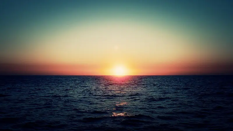 海上日出海面光晕
