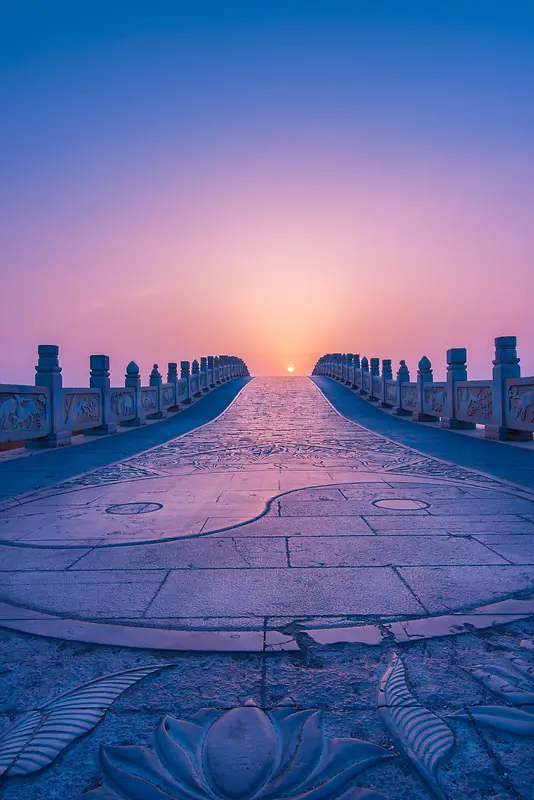 蓝天朝阳中国风石桥