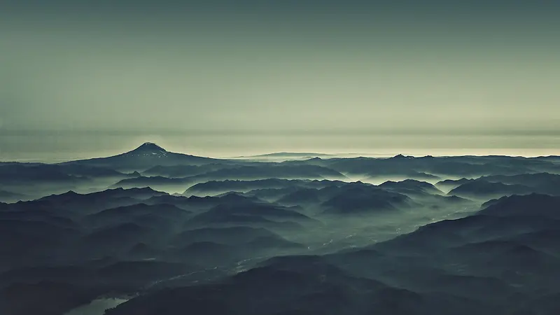 大山环境渲染烟雾天空创意摄影