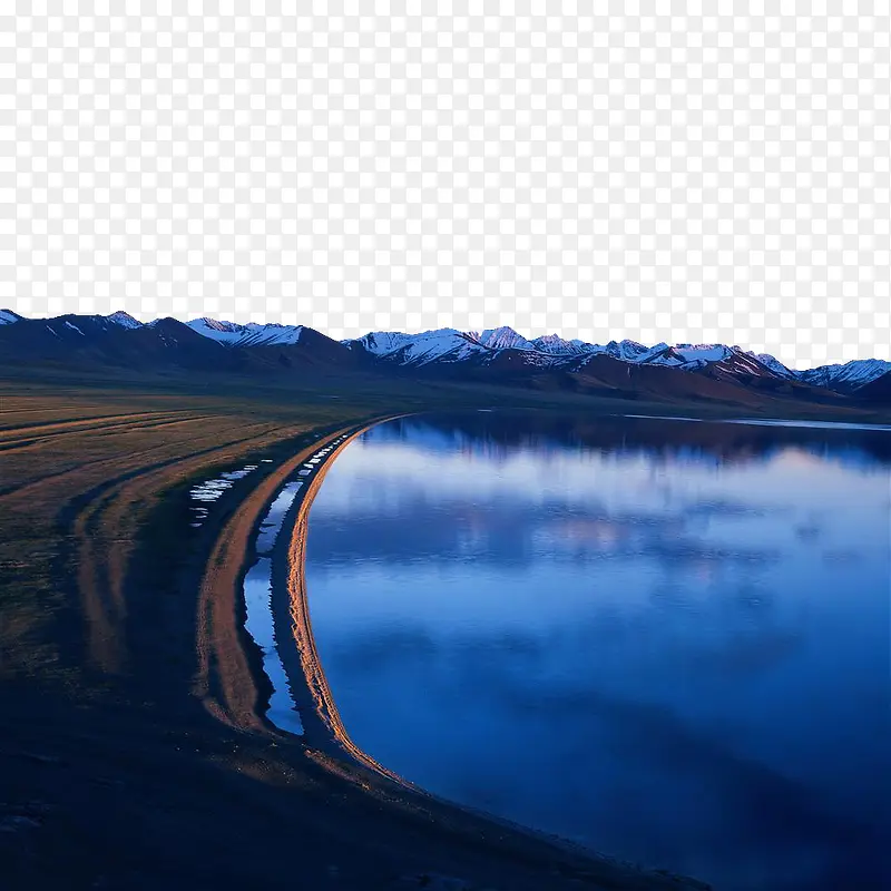 西藏纳木措湖的湖岸边