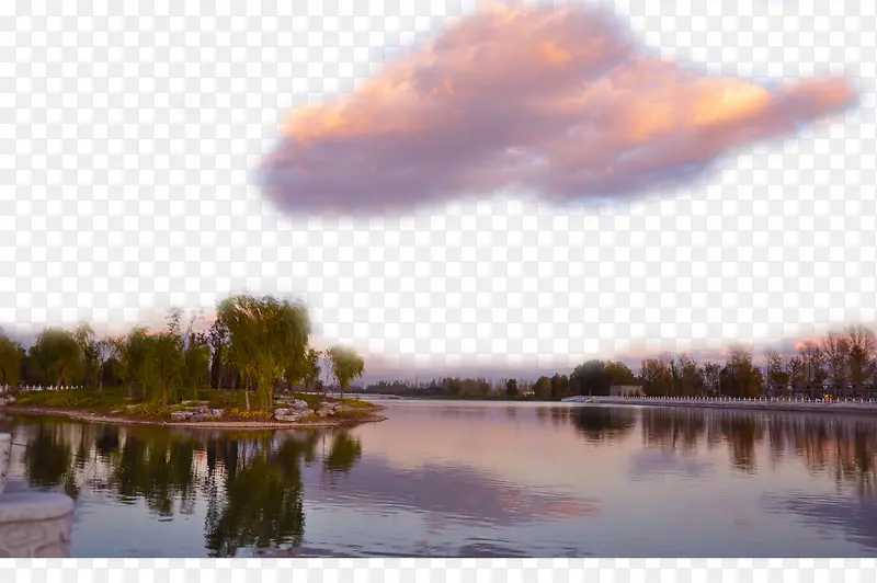 湖面上的云彩