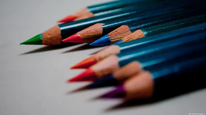 各种颜色的彩铅笔