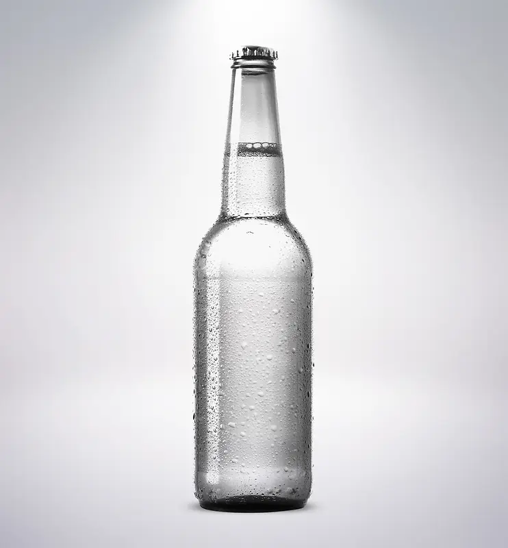 白色透明啤酒瓶