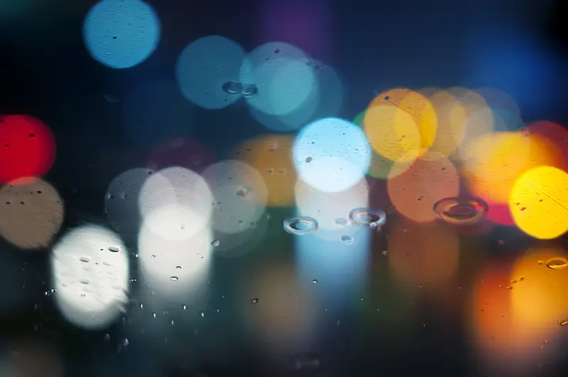 水面灯光倒影