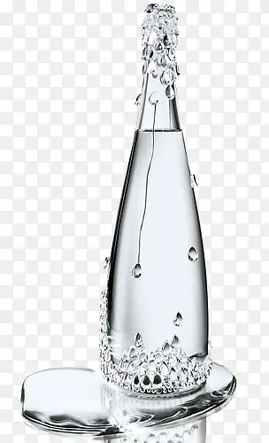 装满水的玻璃瓶