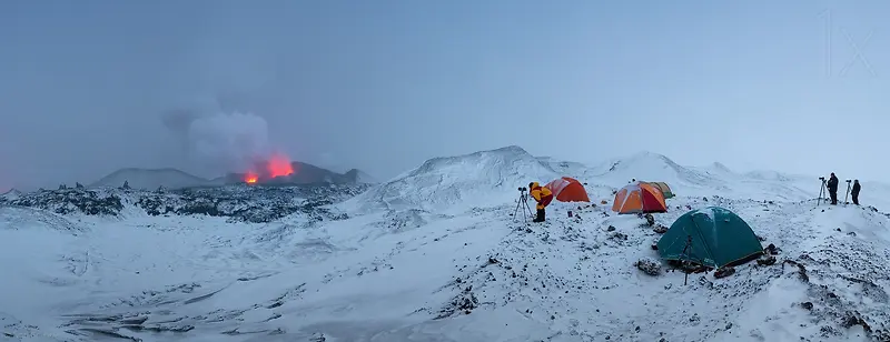 人物冬日雪山火山