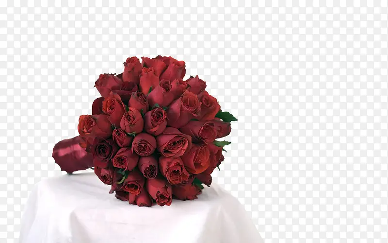 台子上的一束红玫瑰