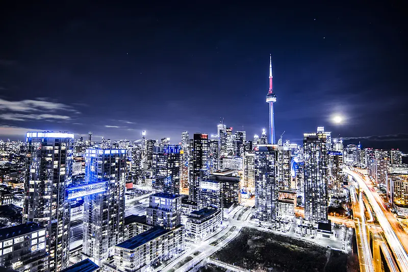 白色灯光现代都市夜晚