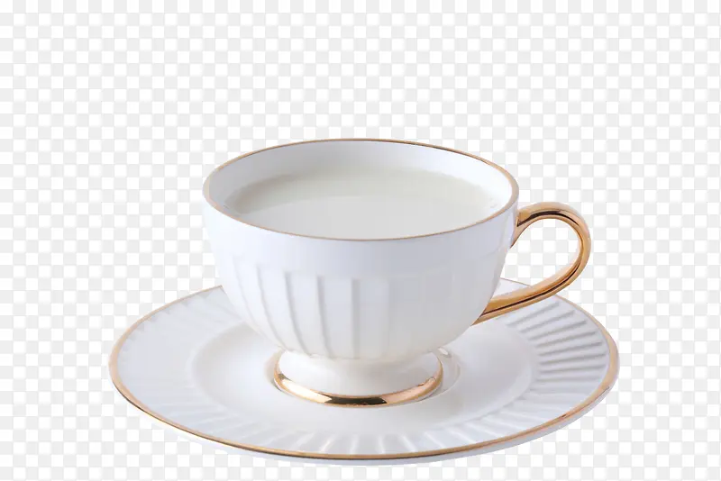 瓷杯子里的白色牛奶