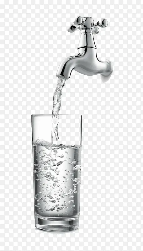 正在盛水
