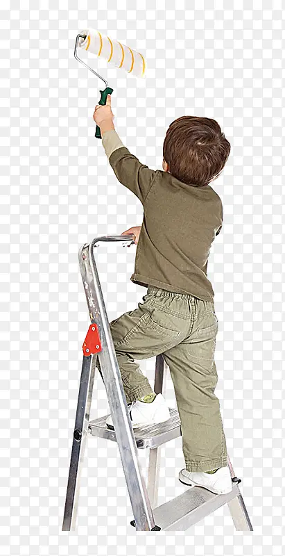 站在梯子上粉刷墙的孩子