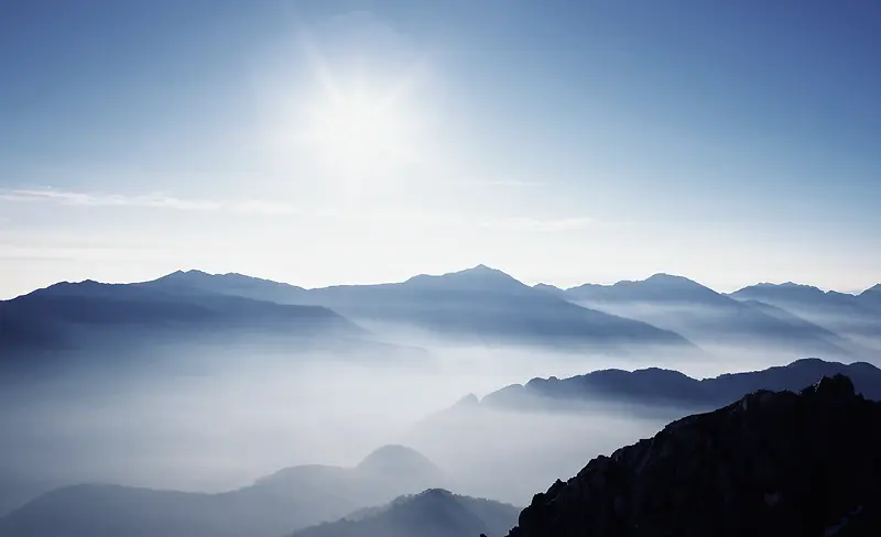 云海山峦背景团队