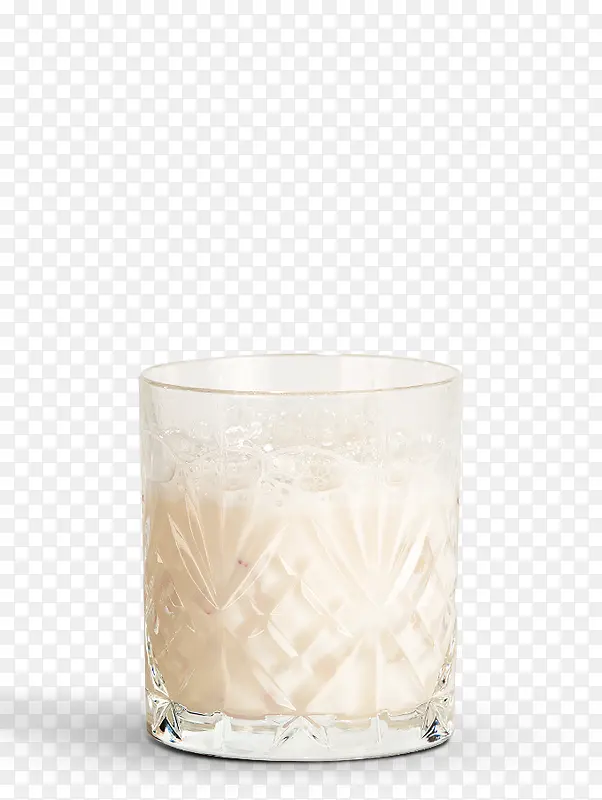 玻璃杯中的牛奶